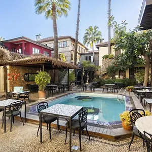 Excellent Flat Near Hadrians Gate Apartment Antalya